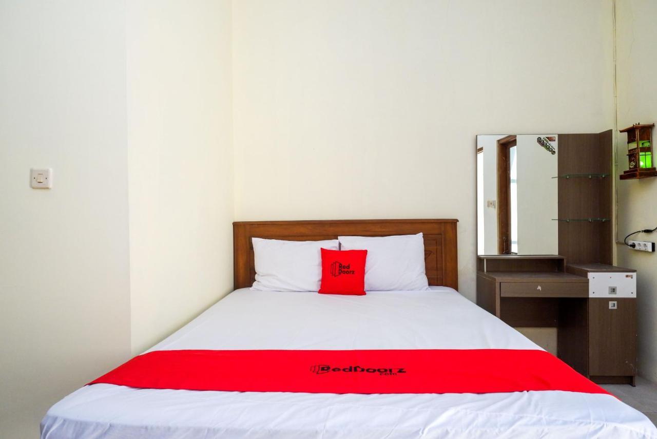 Reddoorz @ Umbul Ponggok Waterpark Klaten Esterno foto